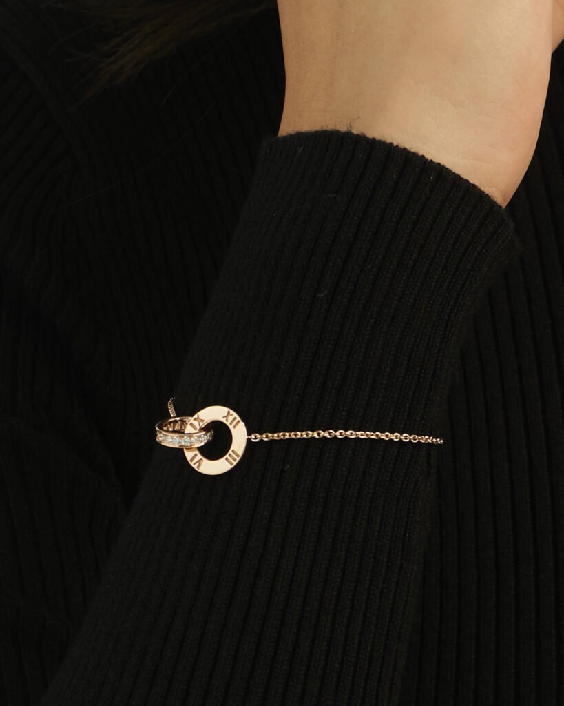 Interlocked Diamond & Gold Engravable Circle Bracelet | Foroworld |